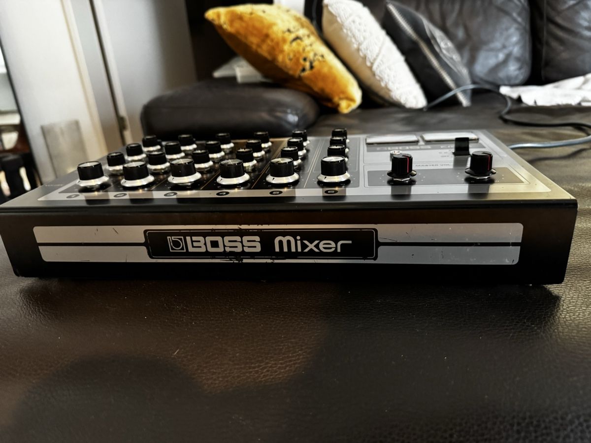 Boss Console di mixaggio: Boss KM-6A - Mixer - Top Zustand – Usato da Zürich venduto da 1cut2 4