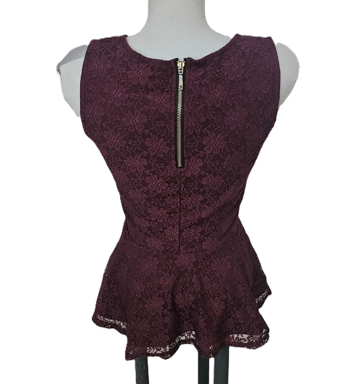 Vero Moda Top: Vero Moda Peplum Top bordeaux Spitzen Gr. S Schösschen – Usato da Füllinsdorf venduto da Sunnebliemli7 4