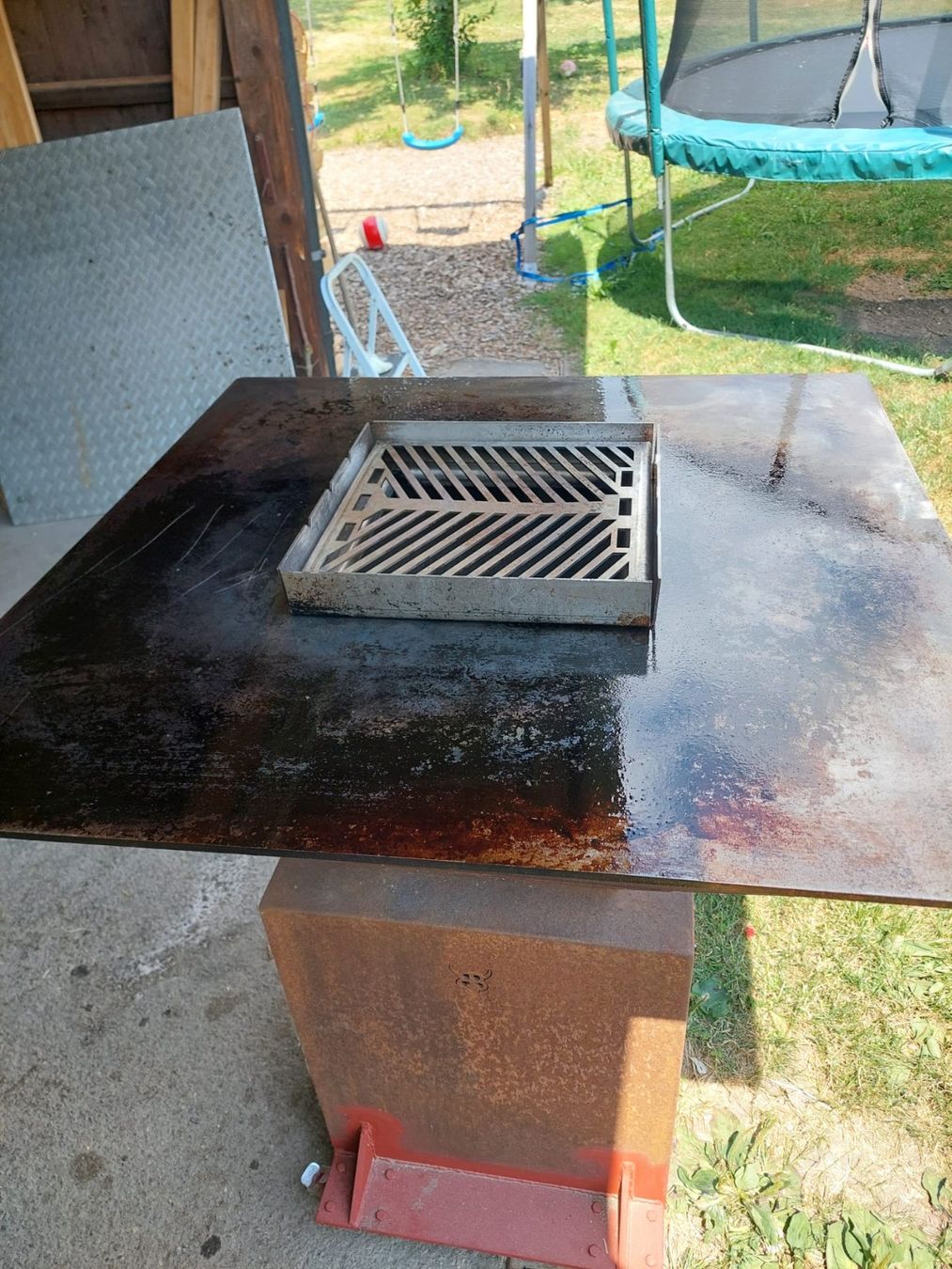 Griglie: Blackbull Cortenstahl-Grillstelle – Usato da Bellach venduto da Noeggi54 3