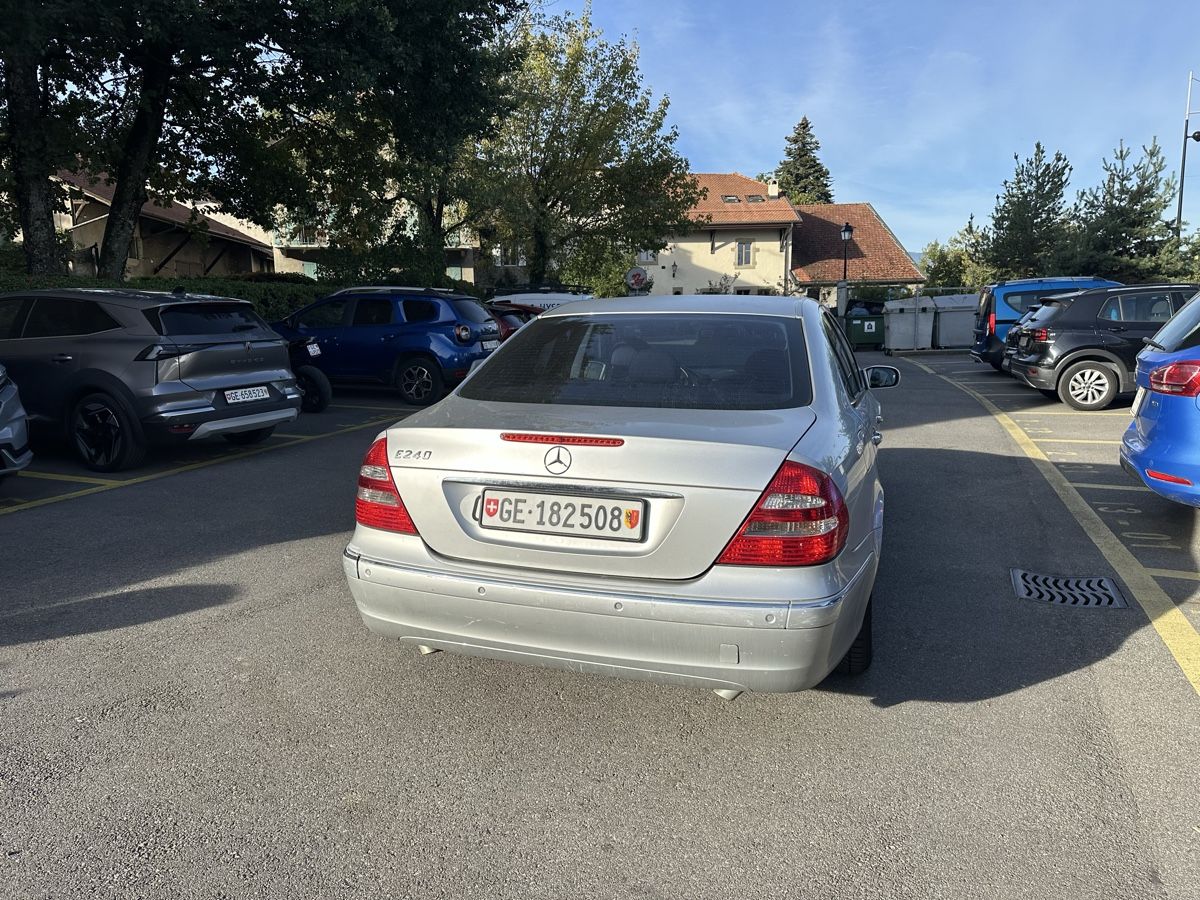 Mercedes-Benz Autos: Mercedes e240 – D'occasion à Bernex par beerlij 1