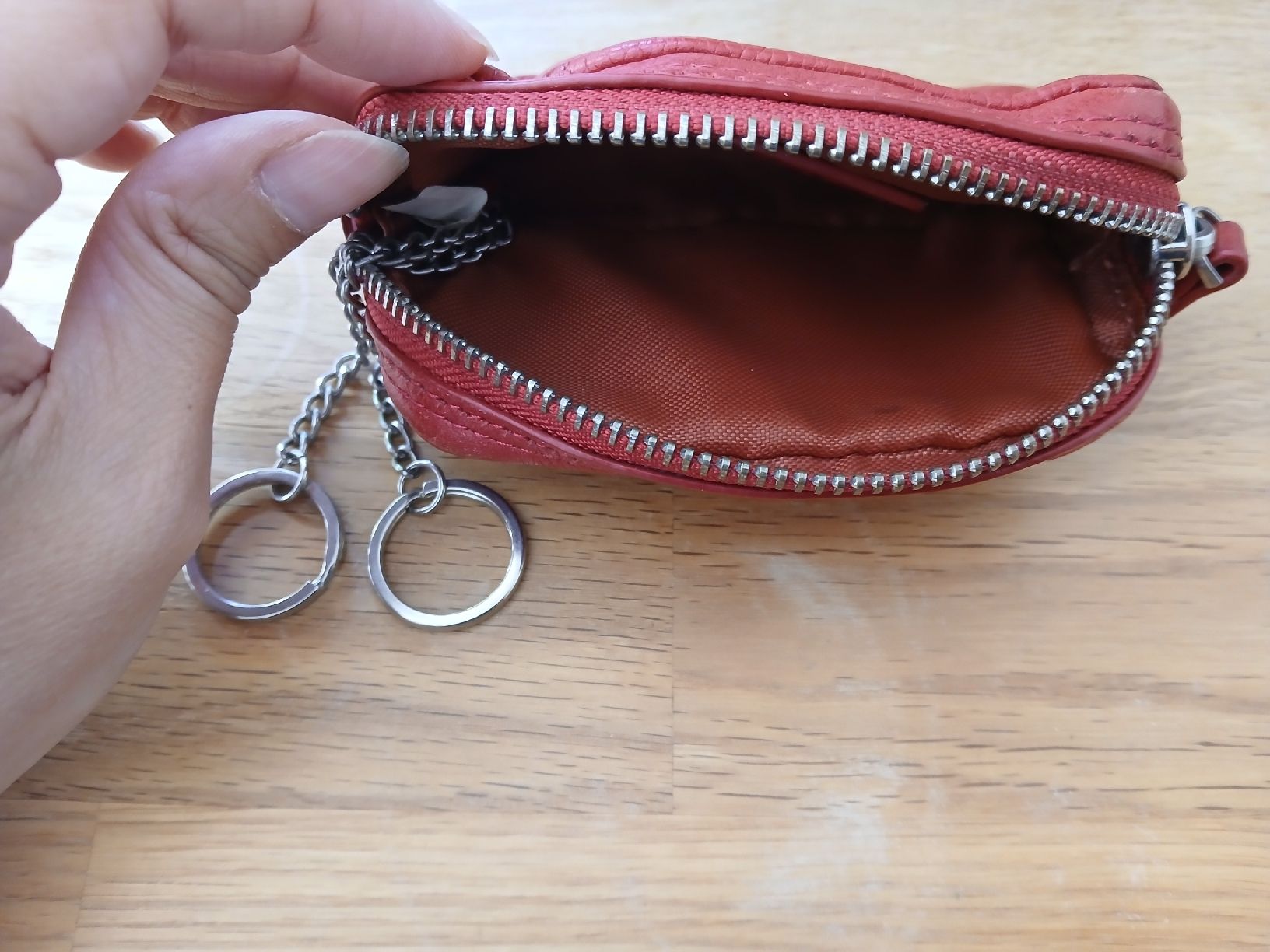 Brieftaschen: Strong Red Leather Coin Purse, Zip Closure - Jost – Gebraucht aus Dübendorf von LoRi-2026 2