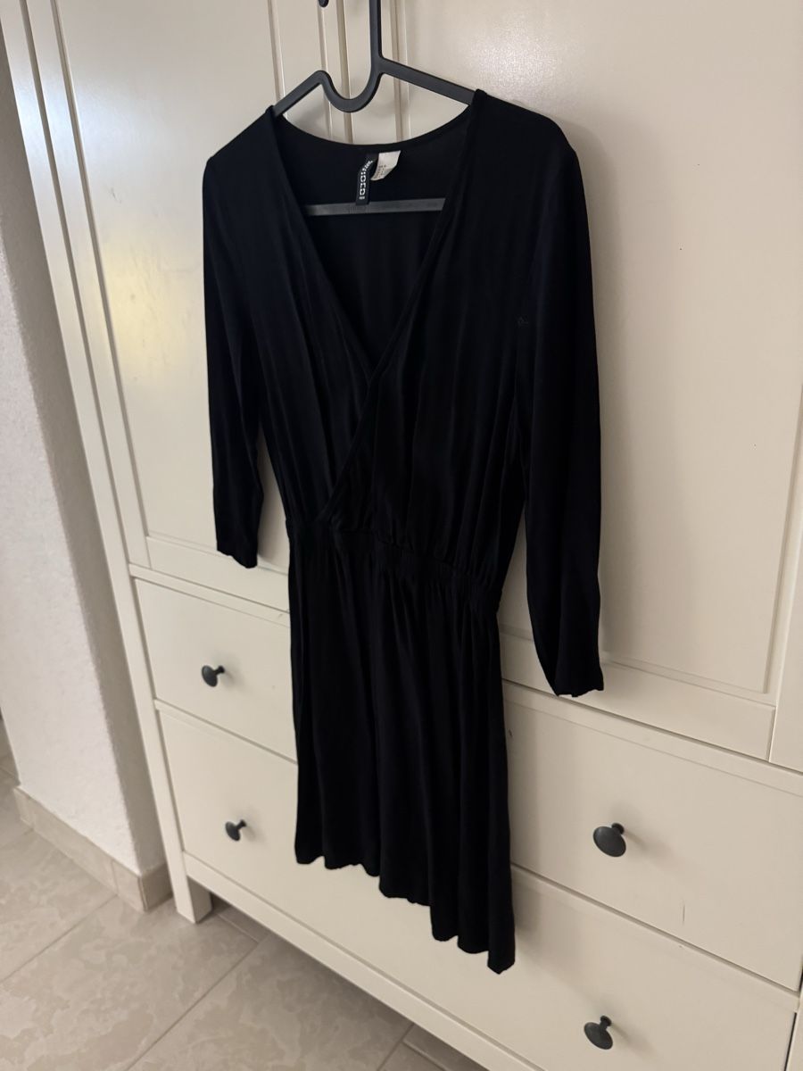 H&M Vestiti: Chic Black H&M Wrap Dress – Usato da Bülach venduto da dan_7scp
