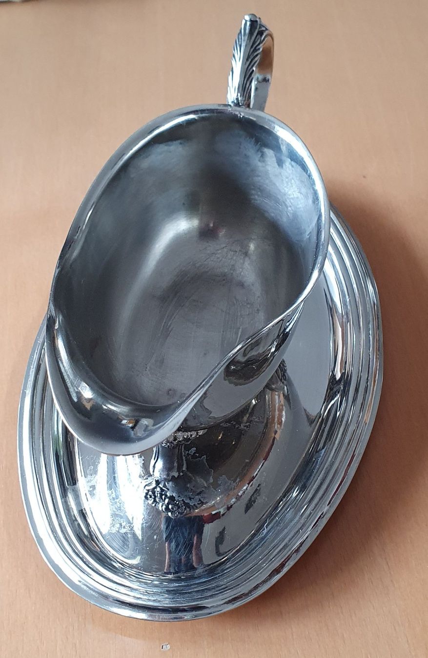 Piatti di portata: Schöne alte Sauciere mit Tablett – Usato da Kreuzlingen venduto da Rschweiz1 1