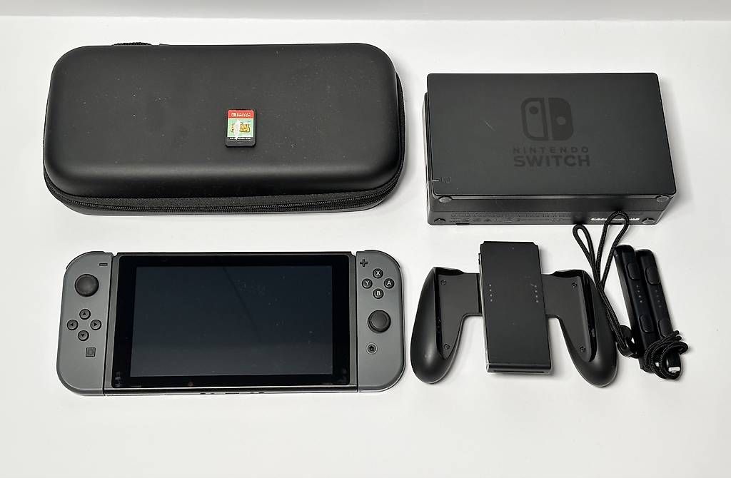 Nintendo Konsolen: Nintendo Switch Console + Animal Crossing – Gebraucht aus Gordola von kar_gy5g
