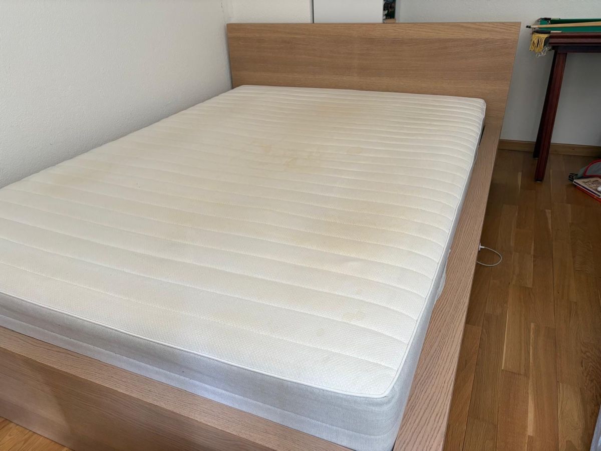 Betten: Bed Frame and Mattress – Gebraucht aus Zürich von Francescoooo