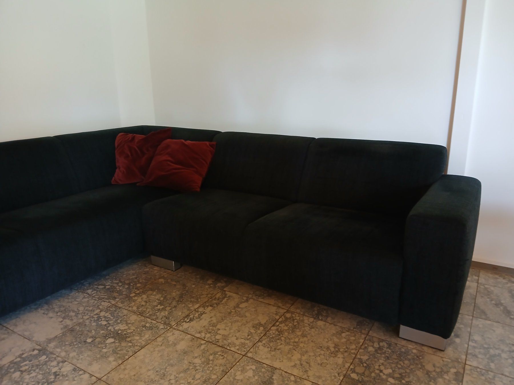 Divani: Ecksofa mit Metallfuessen – Usato da Düdingen venduto da Cardinallager 1
