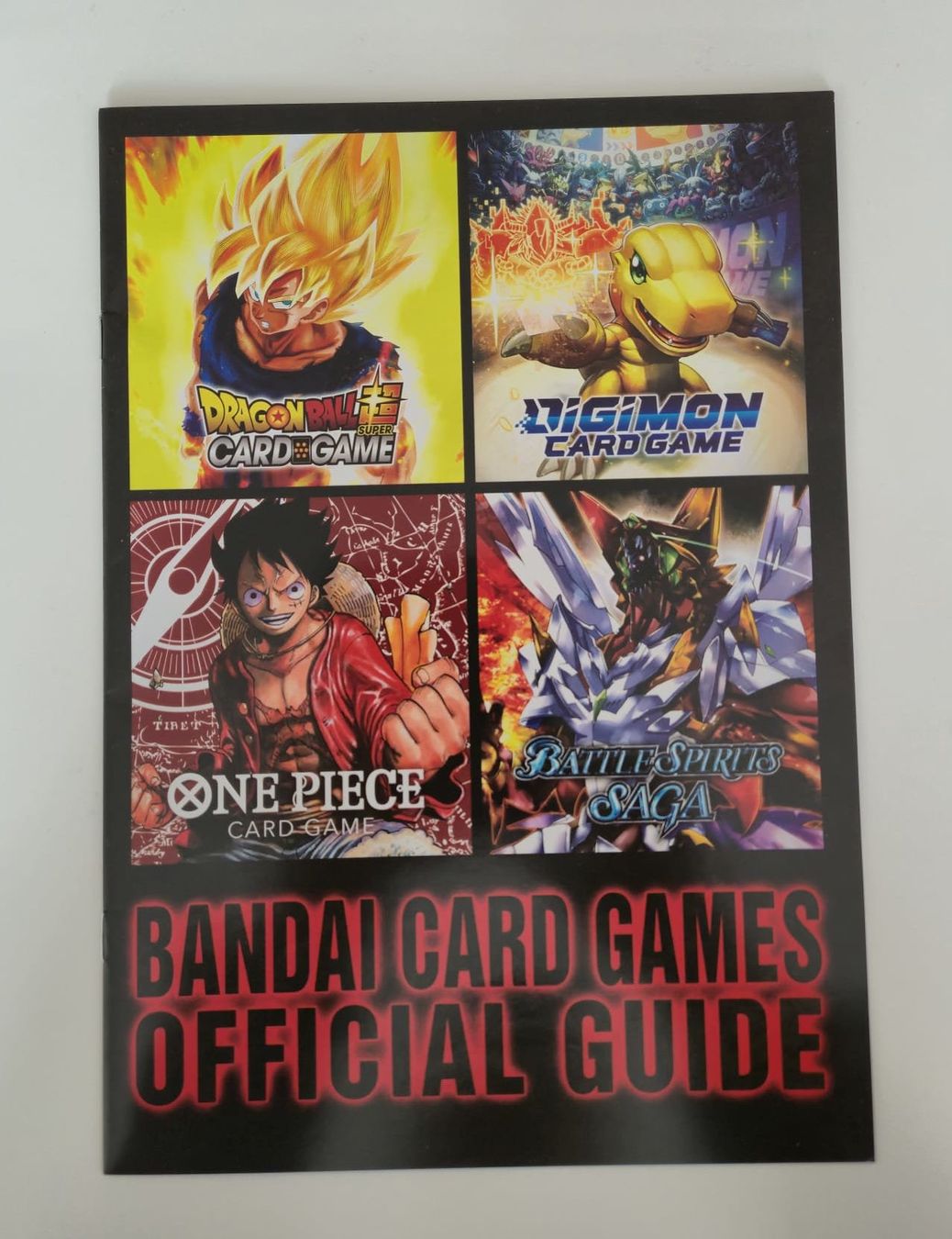 Bandai Carte collezionabili: One Piece Bandai Official Guide Gen Con 2023 – Nuovo e nell'imballaggio originale da Biel/Bienne venduto da DigiPok