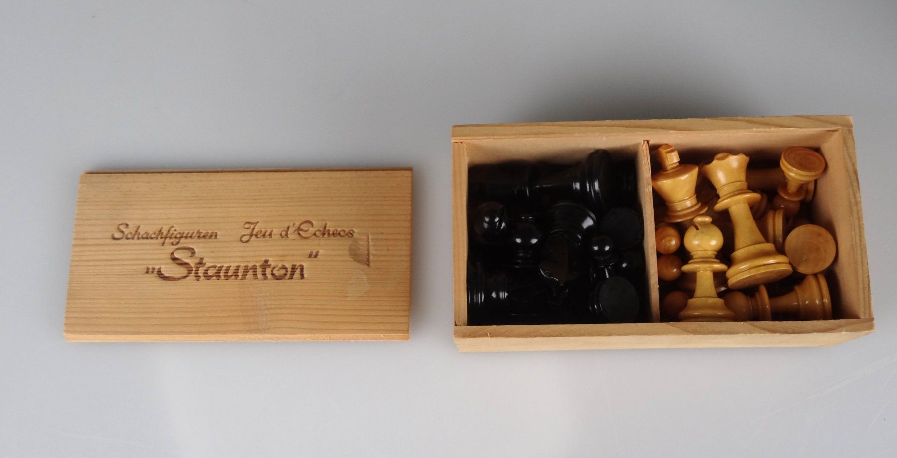 Giochi: STAUNTON Schachfiguren Set – Usato da Volketswil venduto da brockipfannenstil 1