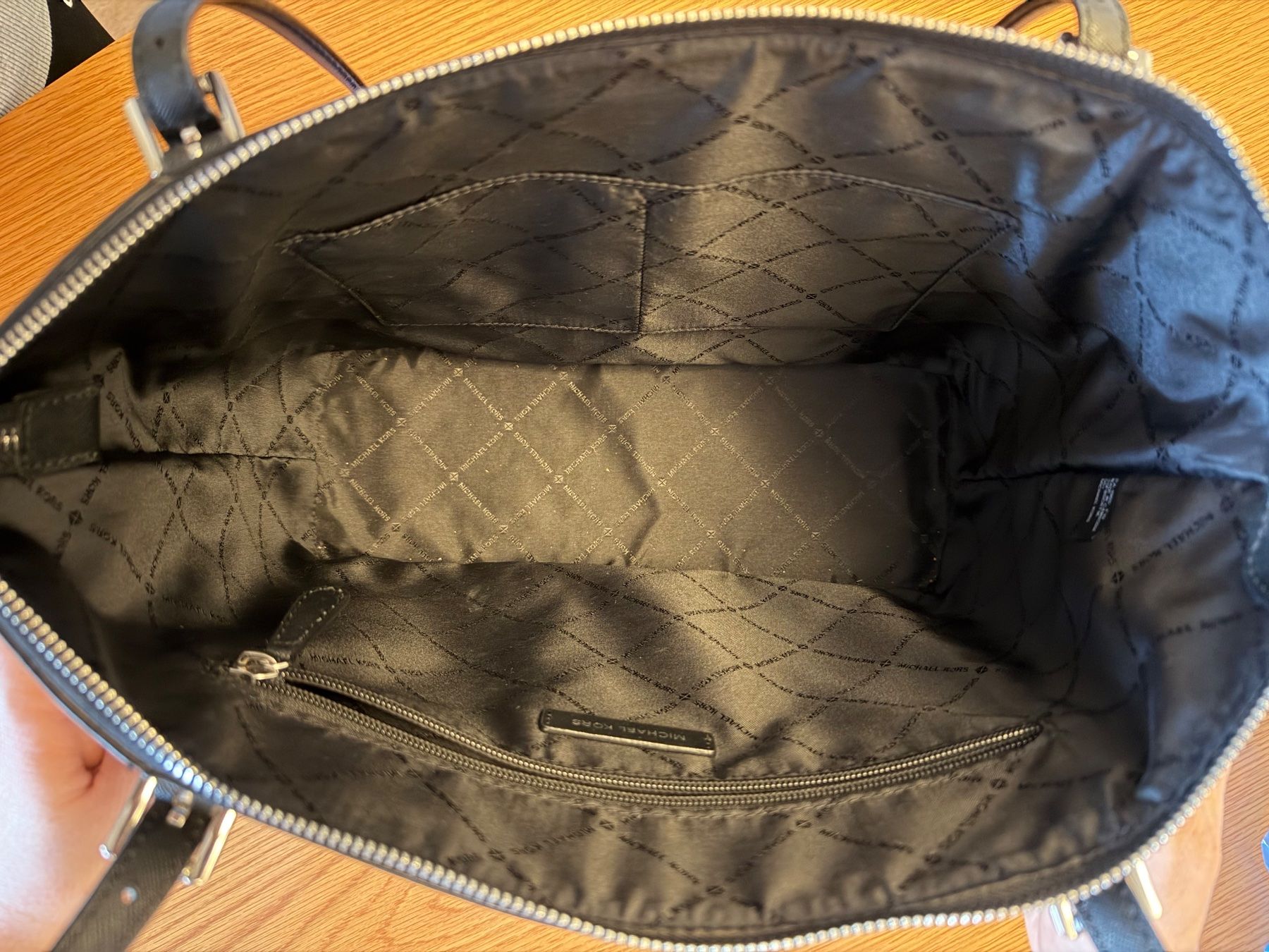 Michael Kors Borse da donna: Michael Kors Tote bag black – Usato da Zürich venduto da T_the_ice 1