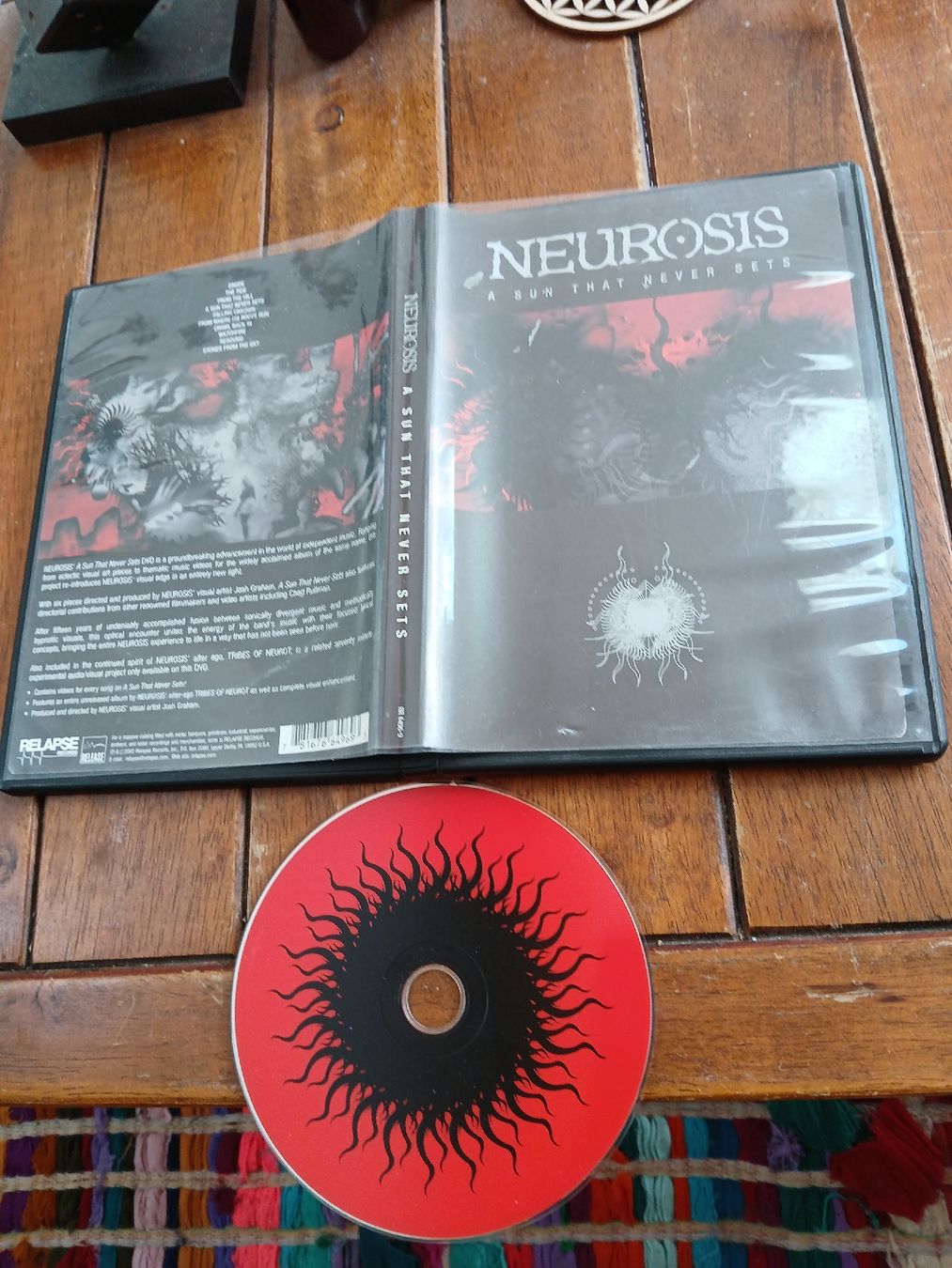 Tutti i DVDs: neurosis - a sun...(dvd) – Usato da St-Cergue venduto da VeganWarrior
