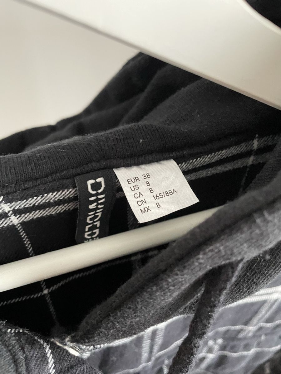 H&M Jacken: Sweatjacke mit Kapuze – Gebraucht aus Erstfeld von _ArimaS_ 2
