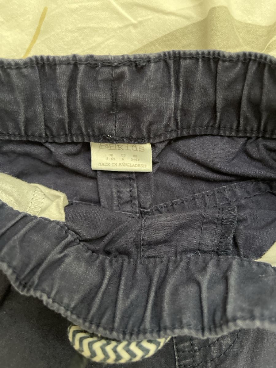 Pantaloni: Short enfant 5-6 ans – Usato da MARLY venduto da AISLEE 1