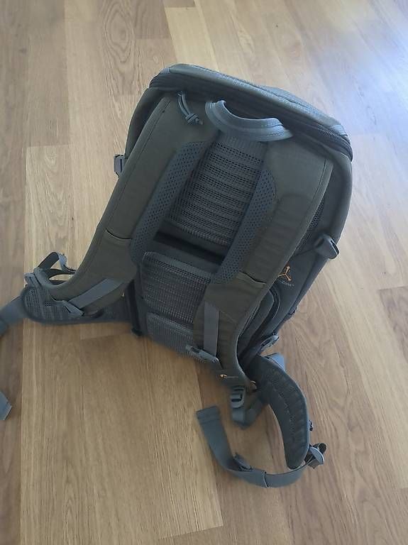 Lowepro Zaini: Fotorucksack Lowepro Flipside Trek BP 350 AW – Usato da Hochdorf venduto da Andy763 1