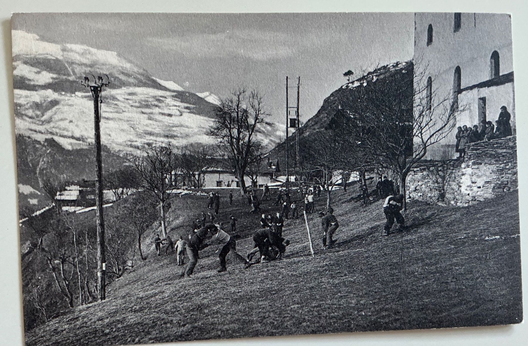 Cartoline postali: Alte AK Schulbuben beim Hosenlupf – Usato da Naters venduto da seidengut