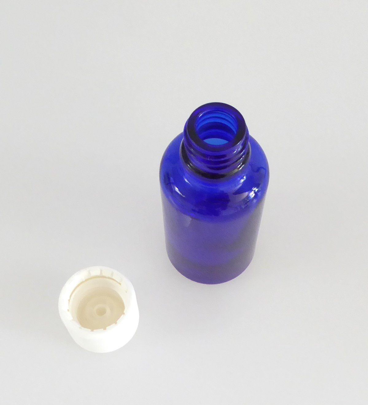 Altro in Stoviglie & Bicchieri: Blauglas 30ml mit Deckel und Giessring – Nuovo e nell'imballaggio originale da Mauren venduto da Yeelen 1