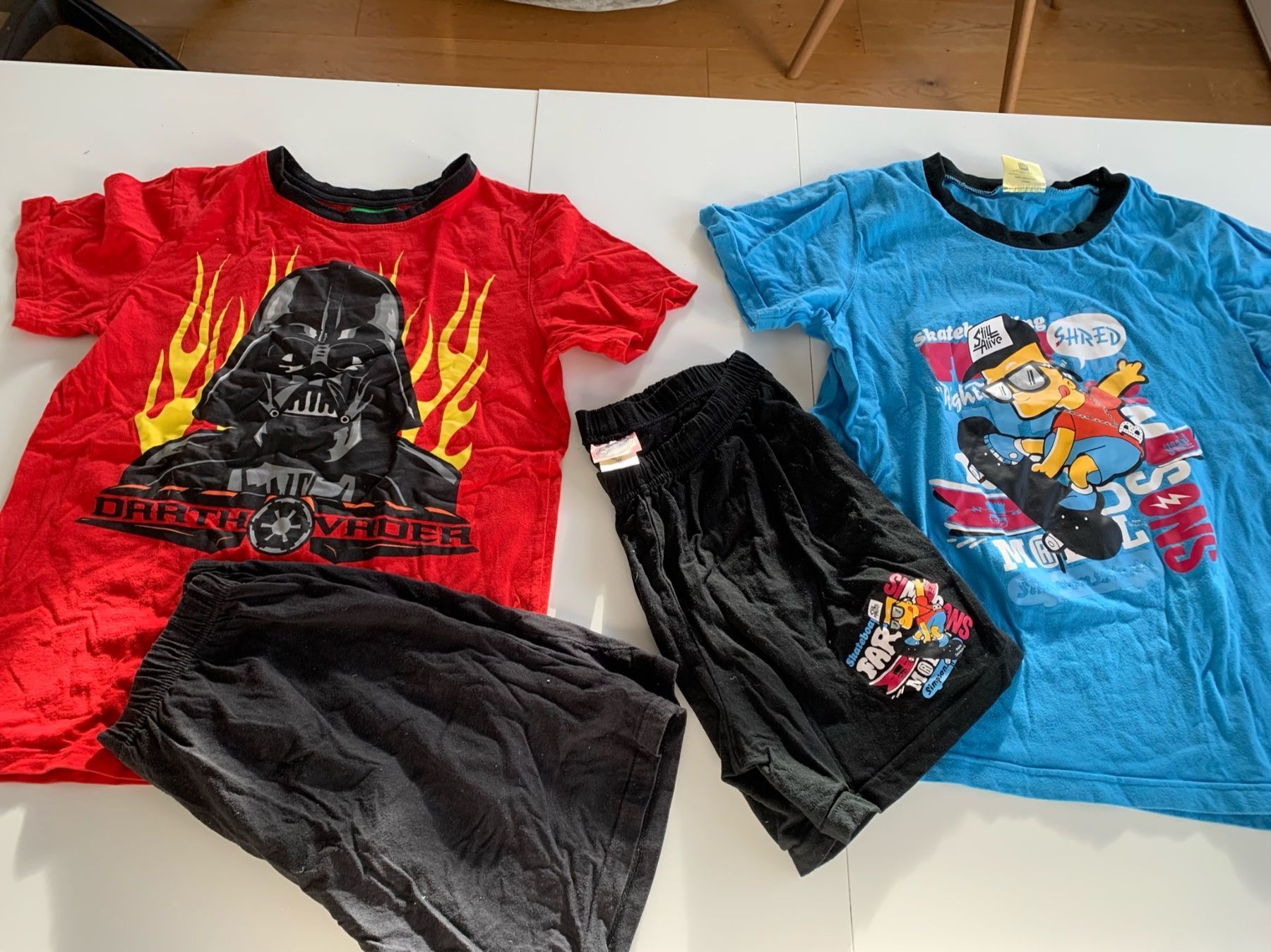 Star Wars Pyjamas: THE SIMPSONS & STAR WARS Pyjamas Gr. 164 – D'occasion à Meiringen par Jackwashere