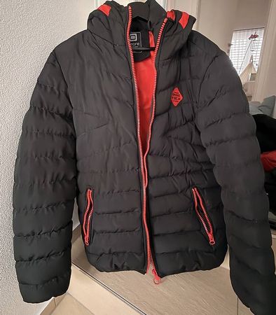 Winterjacke Schwarz / Rot L