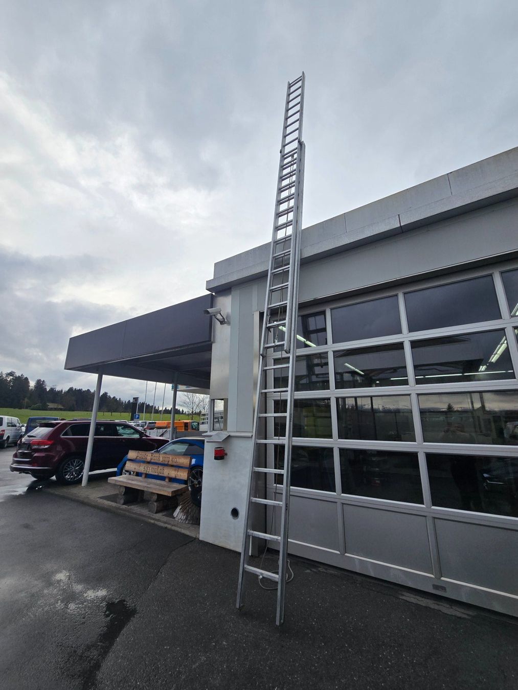 Scale: Feuerwehr Handschiebe Leiter Alu 2-Teilig – Usato da Cham venduto da WB2223 1