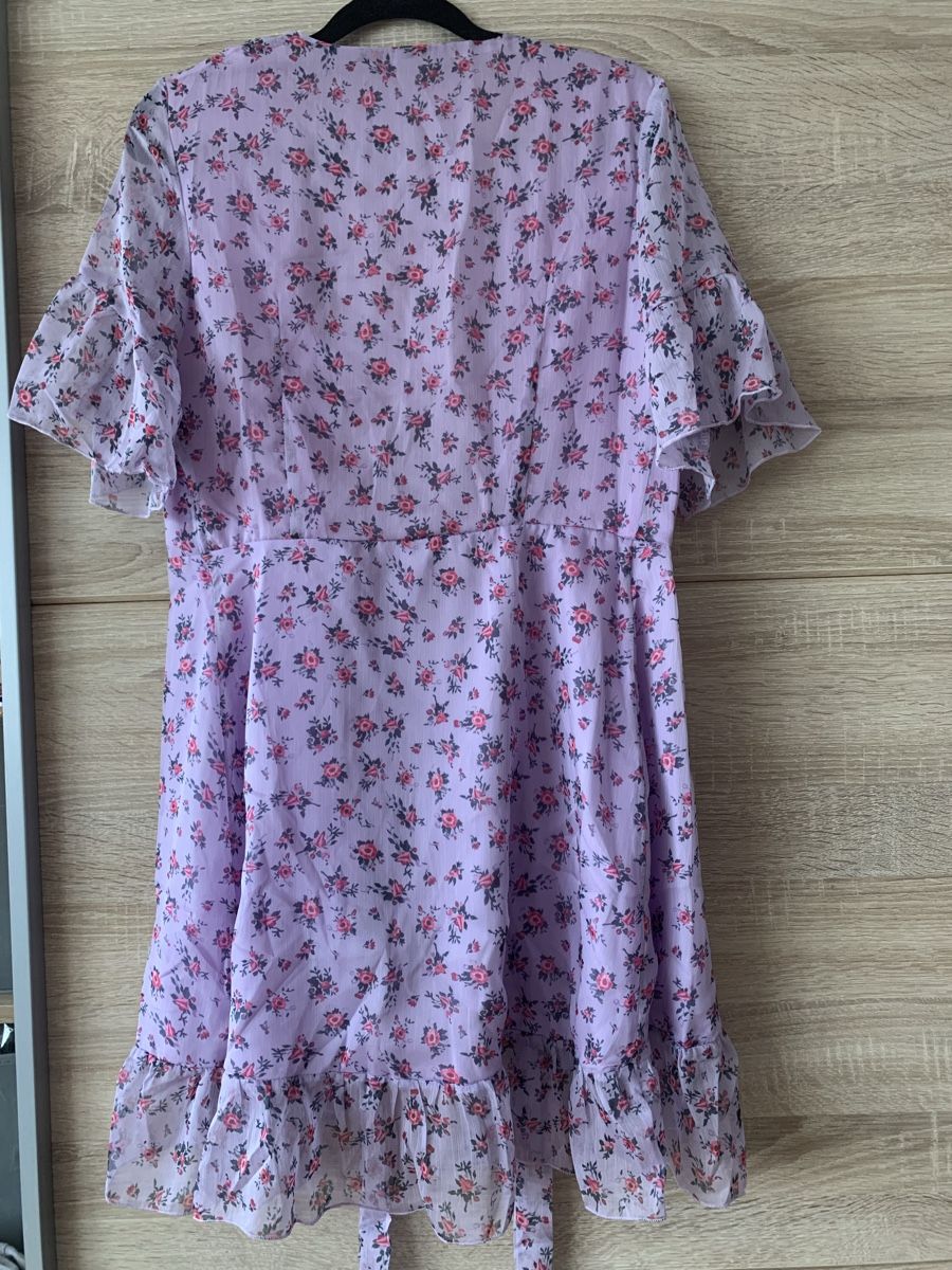 Kleider: Robe fleuri violette – Neu und originalverpackt aus Montreux von Izapeche811 3