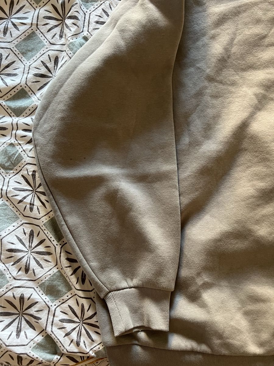 Pullover & Sweatshirts: Pull gris  – Gebraucht aus Lausanne von Gatorlaligattor 2