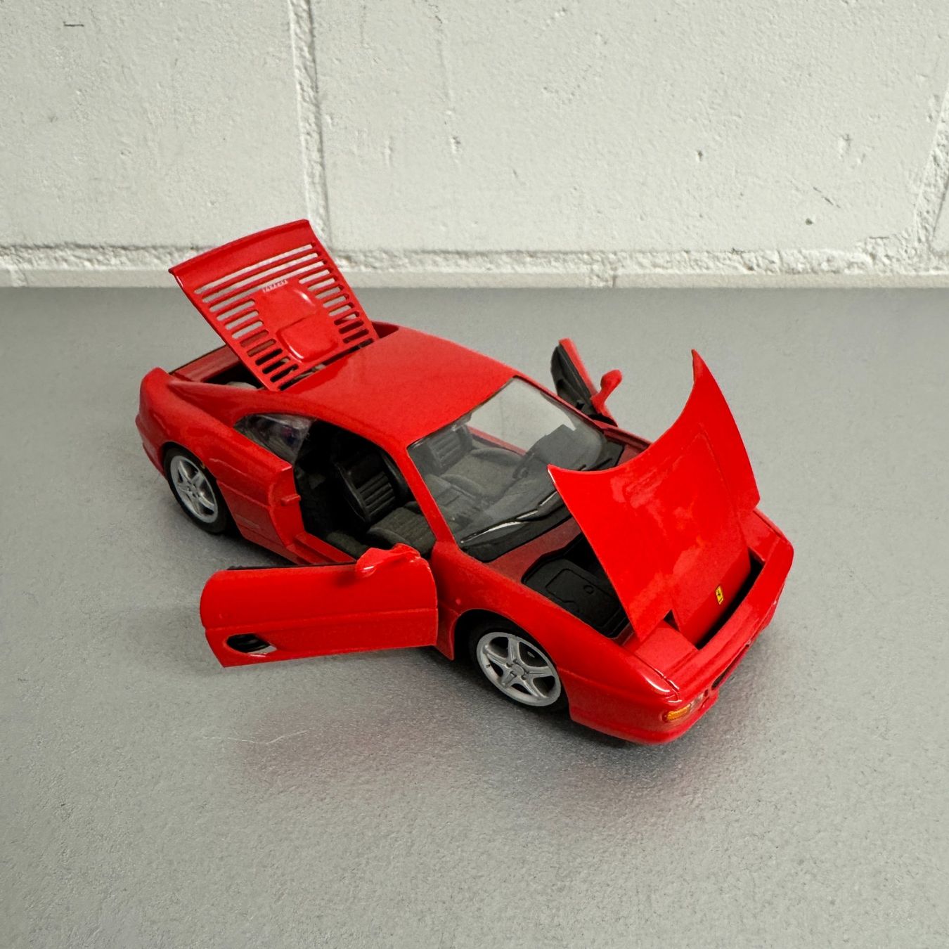 Maisto Modellini d'auto: Modellauto 1:24 Ferrari F355 Berlinetta rot – Usato da Balzers venduto da dassandro 2