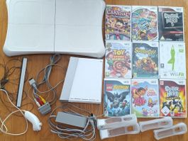 Nintendo Wii Konsole + Spielen + Kabeln (Controller fehlen)