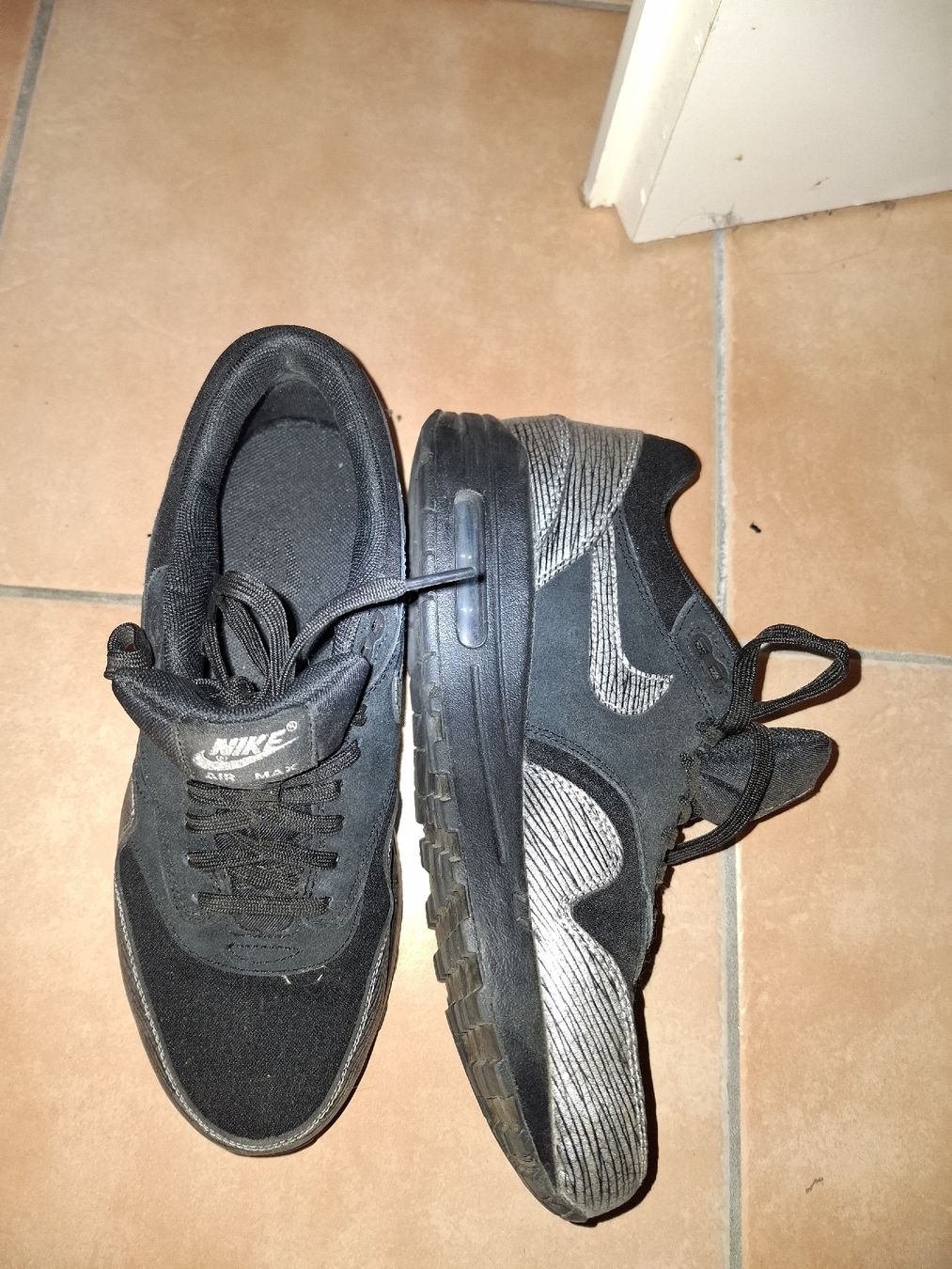 Nike Herrenschuhe: Nike Air Max nere usate 40 – Gebraucht aus Monte Carasso von Buttefly