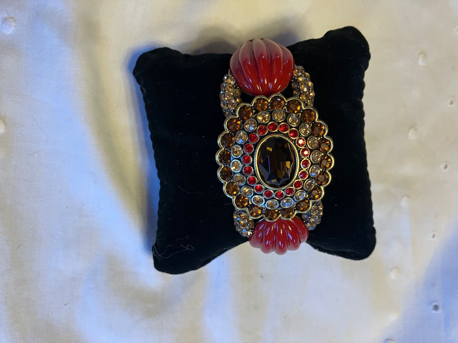 Armbänder & -reifen: Armspange mit Strass und  Kunststoff – Gebraucht aus Bassersdorf von groovygremlin 1
