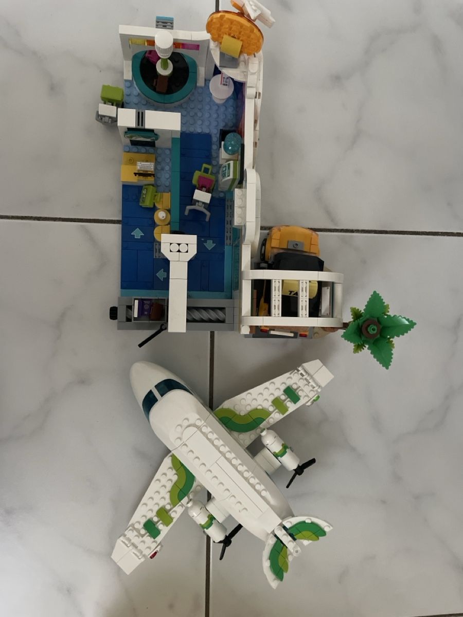 Lego Spielzeuge: LEGO 42656 Flughafen mit Flugzeug – Gebraucht aus Richterswil von Jolipoisson 2