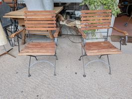 2 Gartenstühle mit Armlehnen