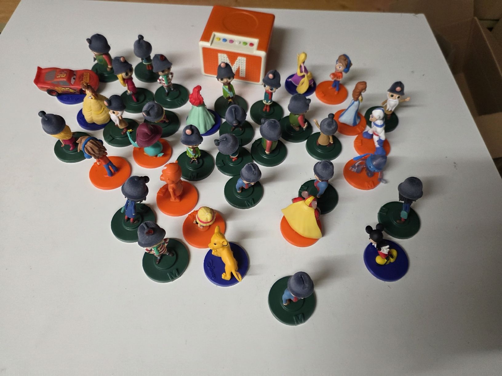 Migros Giocattoli: Migros Story Box mit Figuren – Usato da Dorf venduto da Echo_Elements