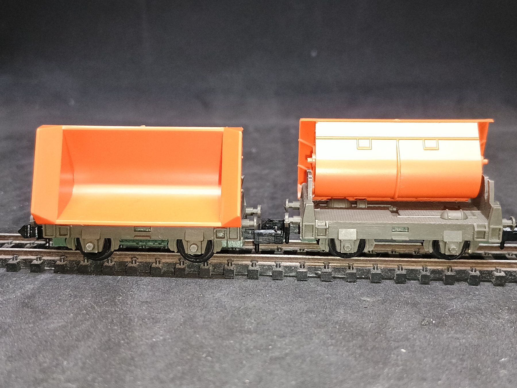 Trix Modellini di ferrovie: Spur N 4x Kippwagen Arnold/Minitrix – Usato da Bätterkinden venduto da hob_6b8x 7