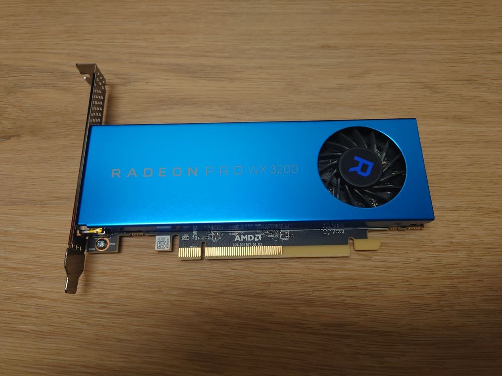 AMD Radeon Pro WX 3200 Grafikkarte für bis zu 4 Bildschirme (Gebraucht ...