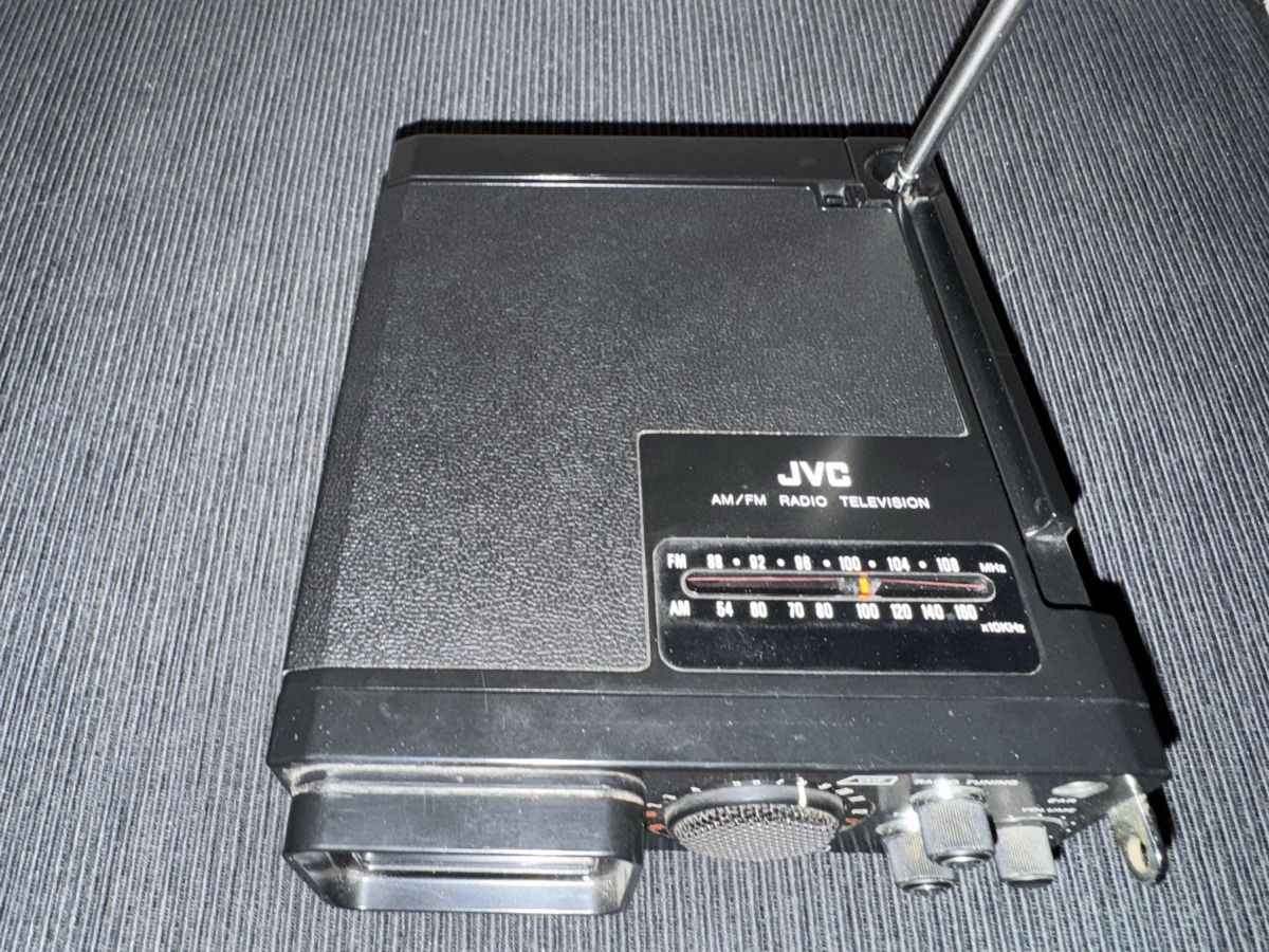 JVC Radio: Jvc P-100EUC radio mit tv – Usato da Zunzgen venduto da milesdavis76 2