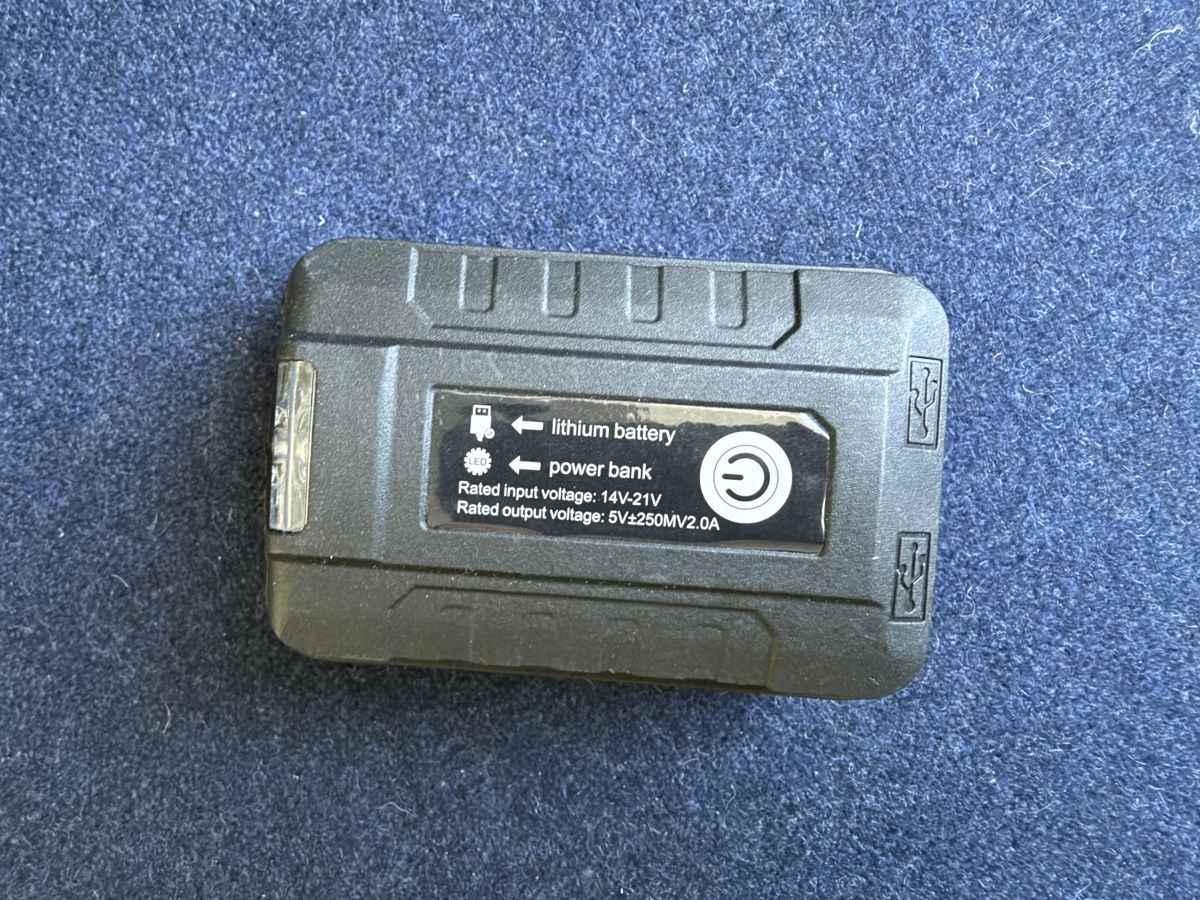 Bosch Caricabatterie: Flashlight/USB Power bank adapter for Bosch 18V battery – Nuovo (secondo la descrizione) da Zürich venduto da jankais3r 2