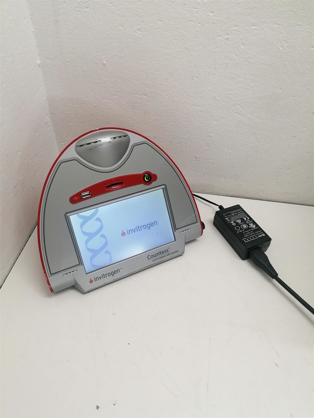 Matériel de laboratoire: INVITROGEN Countess - auto cell counter – D'occasion à Niederdorf par LeptonAG_Labor