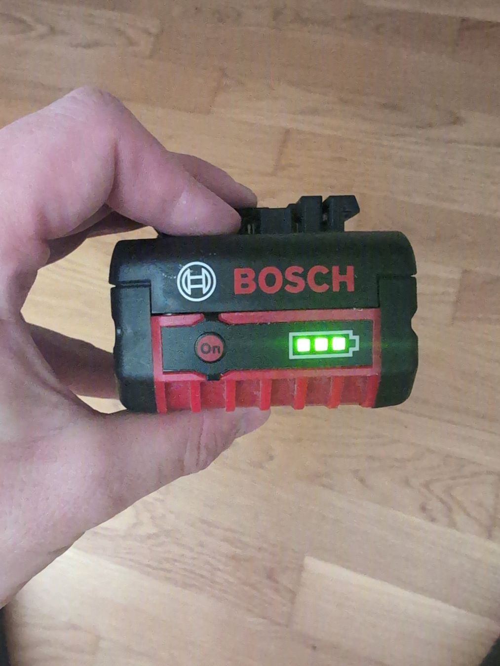 Bosch Caricatori & Batterie: Bosch Akku Professional GBA 18V 5Ah – Usato da Laufen venduto da zum_z9hs 2