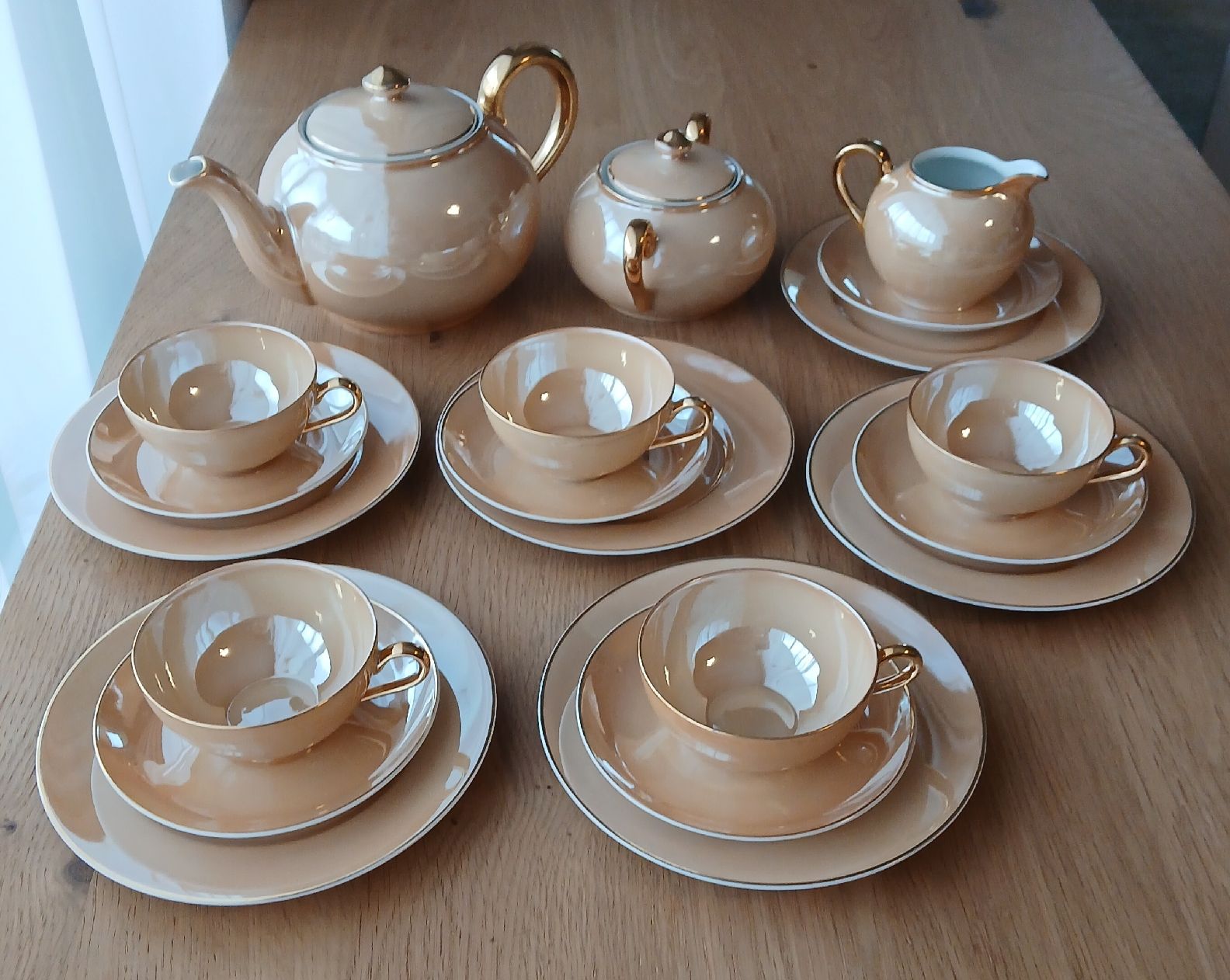 Set di piatti: Langenthal Teeservice mit Goldrand – Usato da Frasnacht venduto da ale_g288