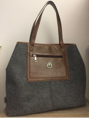 Tasche Filz grau Riemen Kunstleder braun Metall Sonne