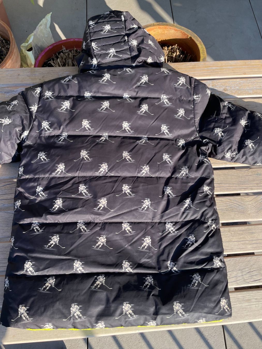 Jacken: Kinderjacke Winter mit Eishockeyspieler Print Daune Reversib – Gebraucht aus Zürich von ONA-Online 4