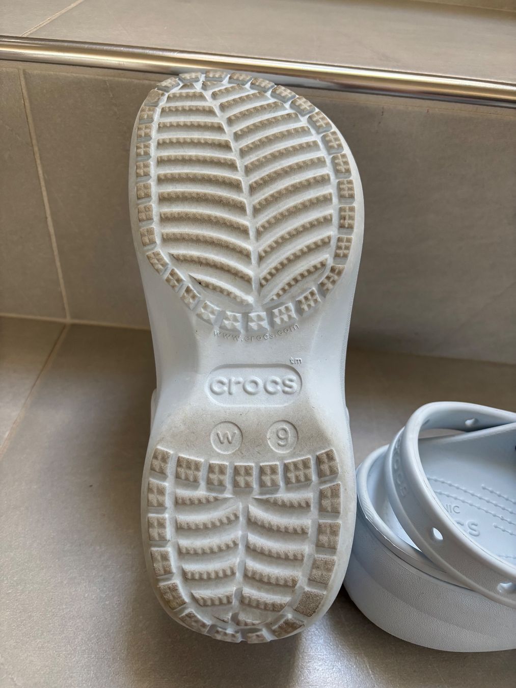 Crocs Chaussures femmes: Crocs mit Plateau – D'occasion à Büsserach par vimeco.43 4