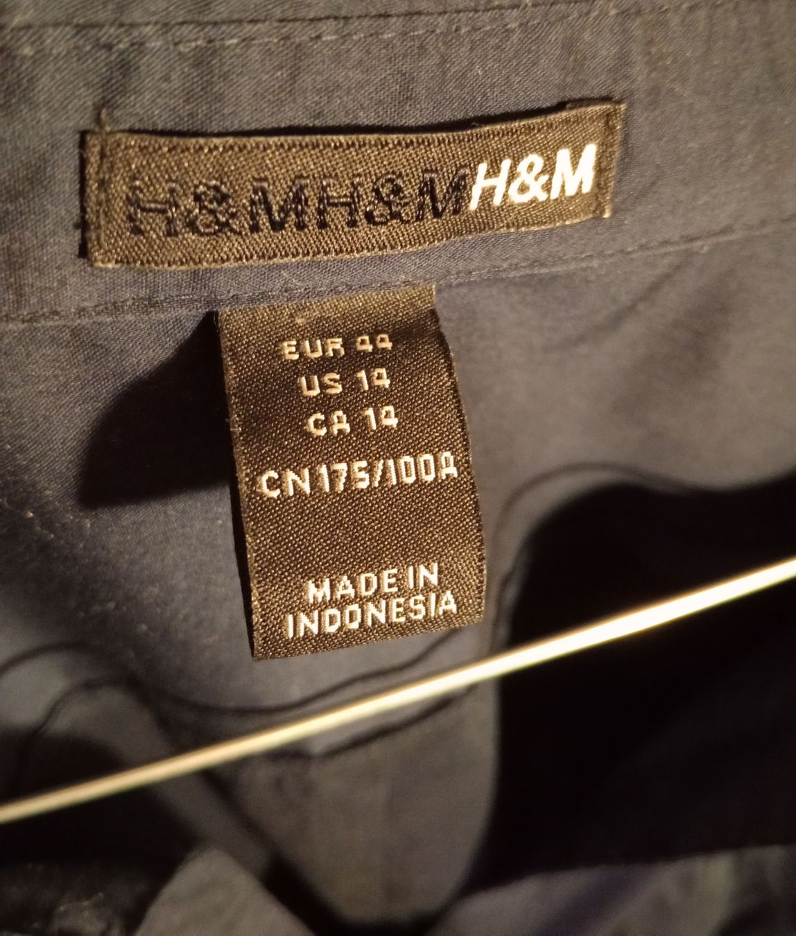 H&M Camicette: H&M Dunkelblaue Bluse / Hemd mit 3/4 Ärmeln Gr. 44 – Usato da Allschwil venduto da Evgeniia78 3