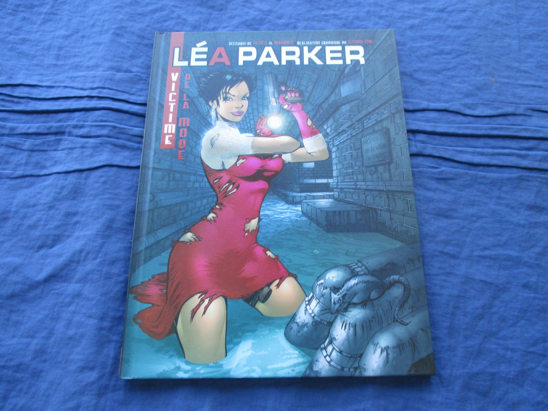 Comics: Léa Parker victime de la mode – Gebraucht aus Colombier NE von Nevenma