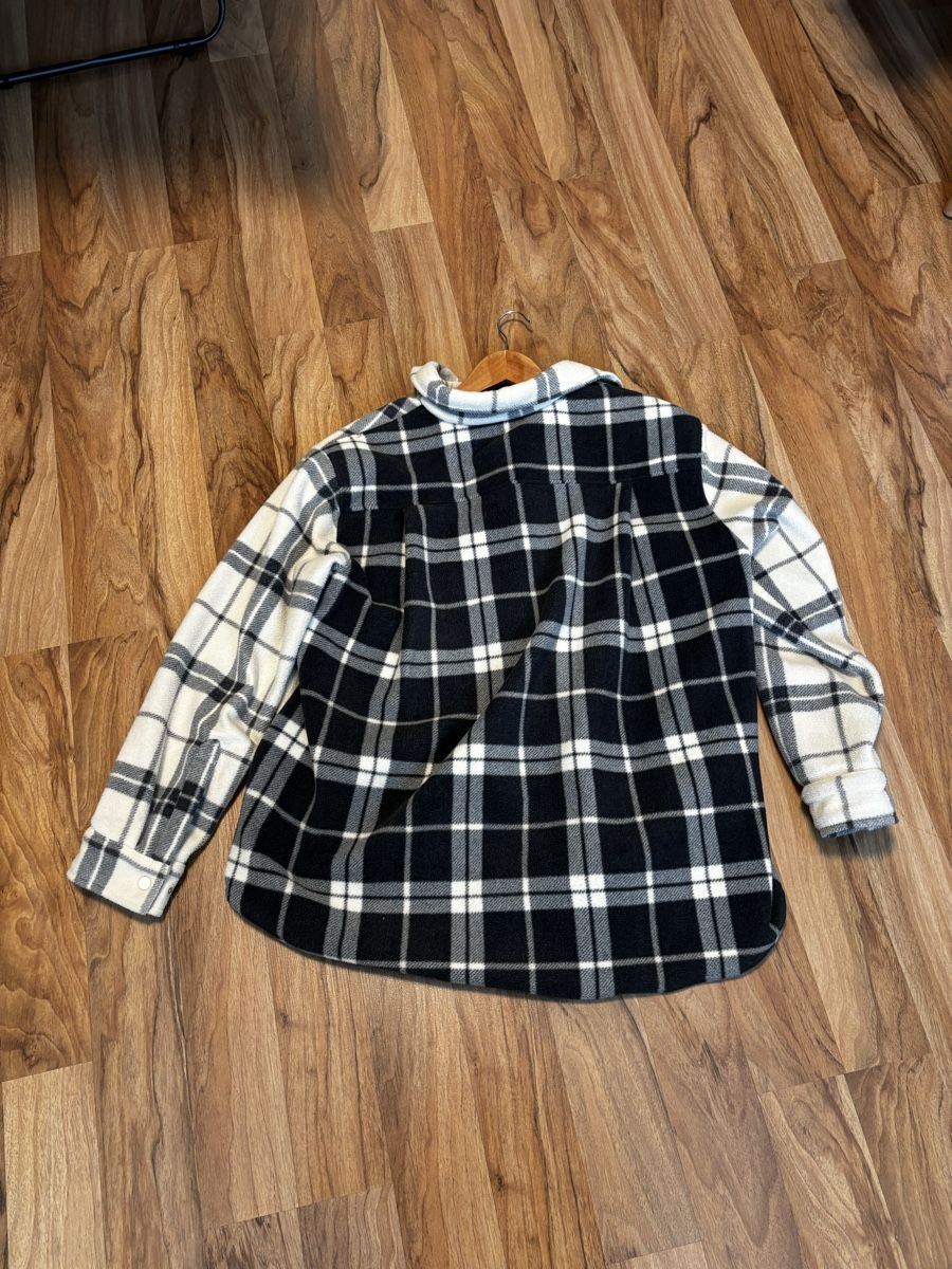 Weekday Giacche: Weekday Flannel Fleece | Size M – Usato da St. Gallen venduto da NPC_mit_Twint 1