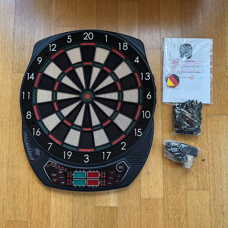 Freccette: Elektronisches Dart Board neuwertig – Nuovo e nell'imballaggio originale da Birsfelden venduto da edi_v7tz 2