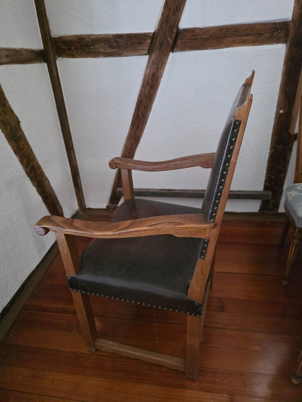 Sedie: Antiker Thron Hocker Sessel Stuhl Holz Leder – Usato da Walterswil BE venduto da Lonitti 5