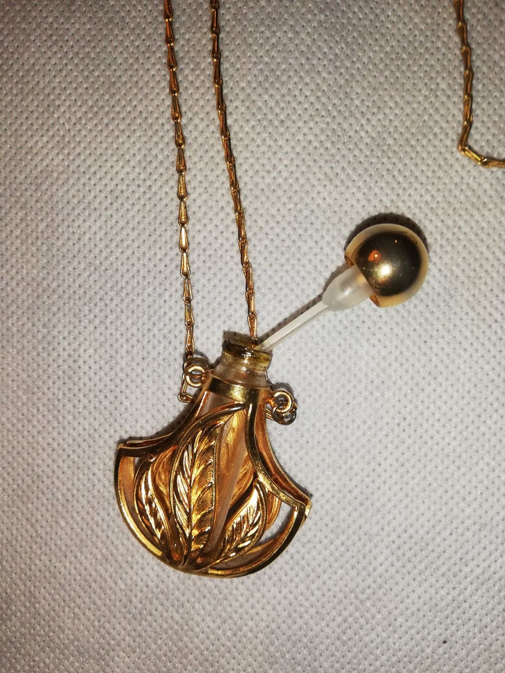 Ciondoli: Parfum Flacon Anhänger mit Kette – Usato da Aarburg venduto da Emelie 2