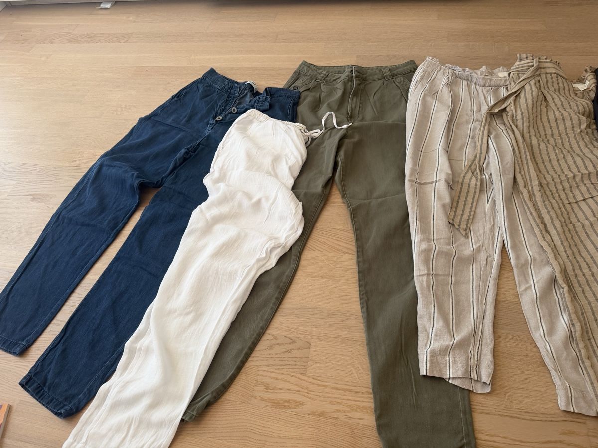 Lotti di vestiti: Damen Hosen  – Usato da Büren SO venduto da Kunsthaus-Gallery 2