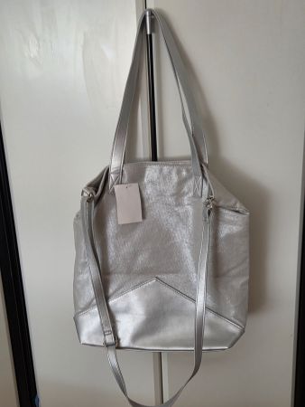 Tasche Silber mit Etikett neu