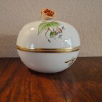 Herend Porzellan Dose mit Rosen-Deckel (Hagenbutte)